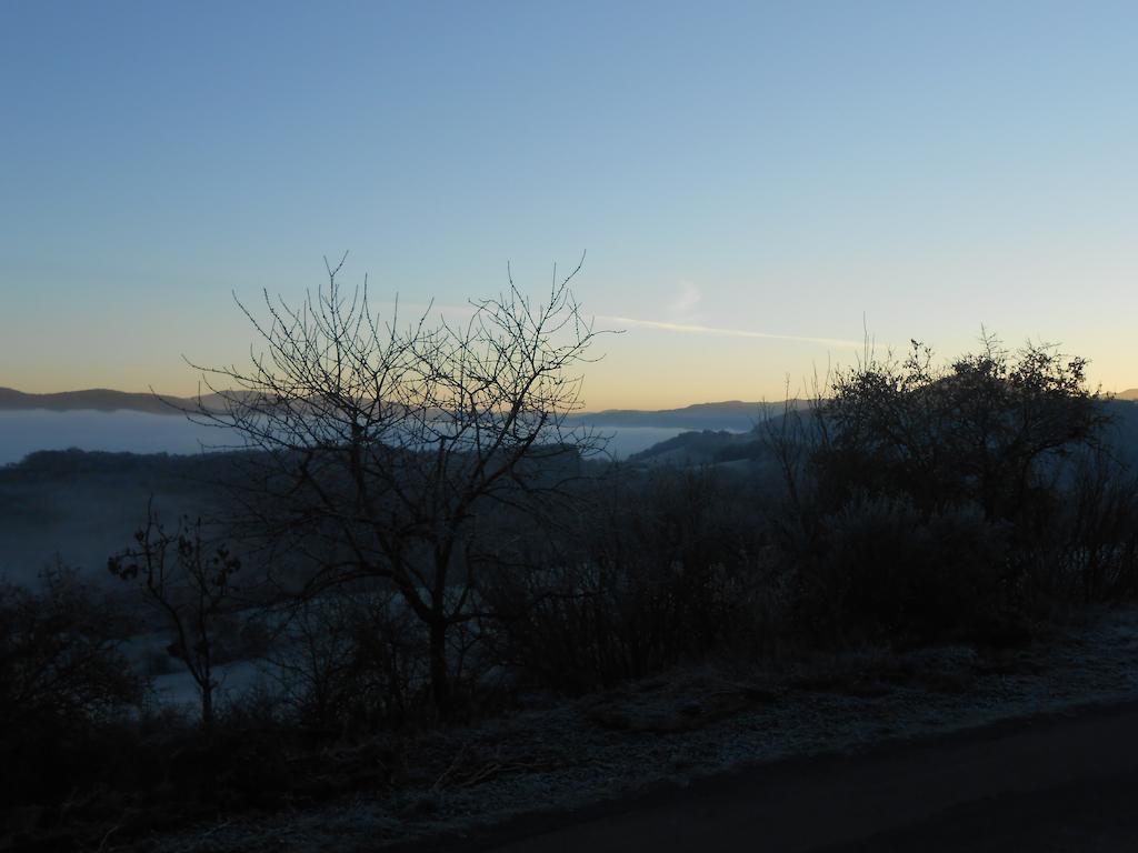 Gite Des Monts Saint-Izaire Exterior photo