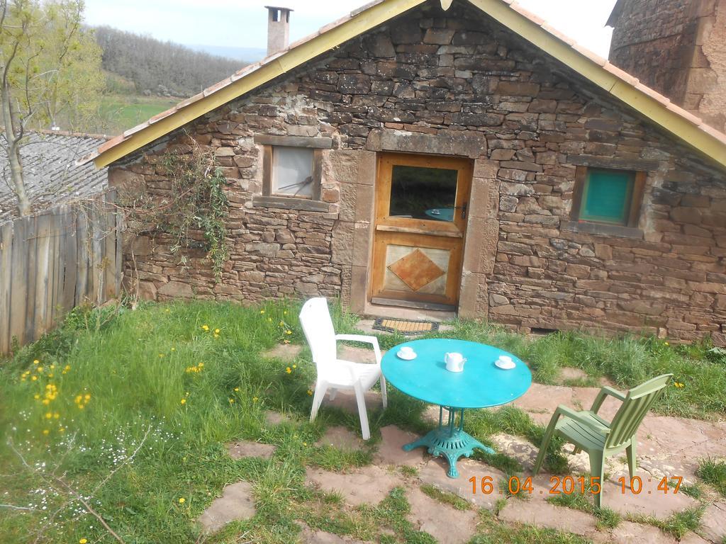 Gite Des Monts Saint-Izaire Exterior photo