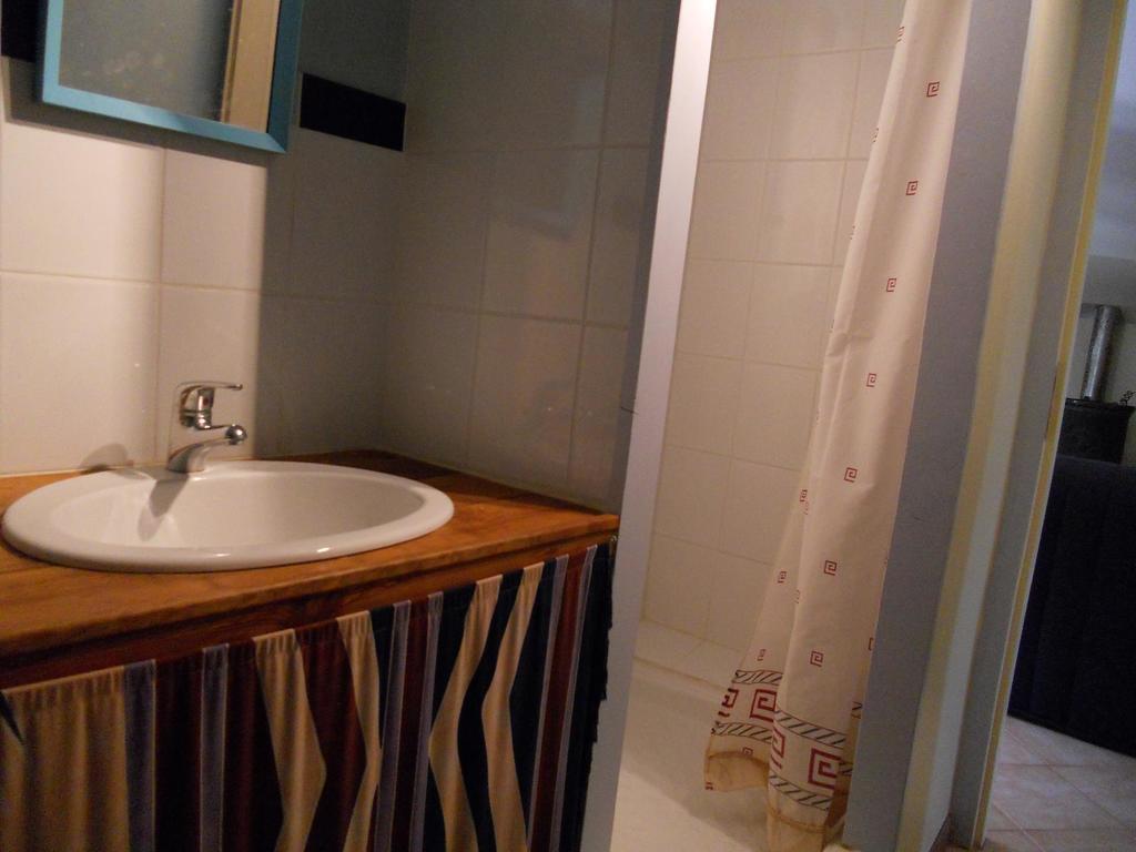 Gite Des Monts Saint-Izaire Room photo
