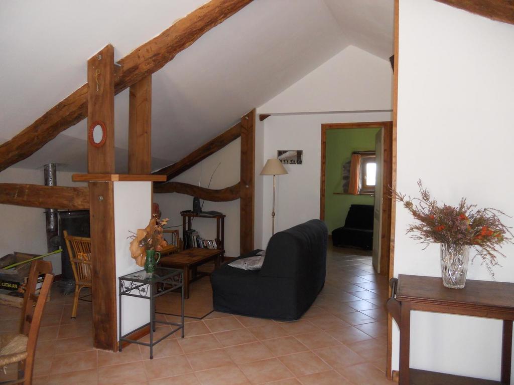 Gite Des Monts Saint-Izaire Room photo